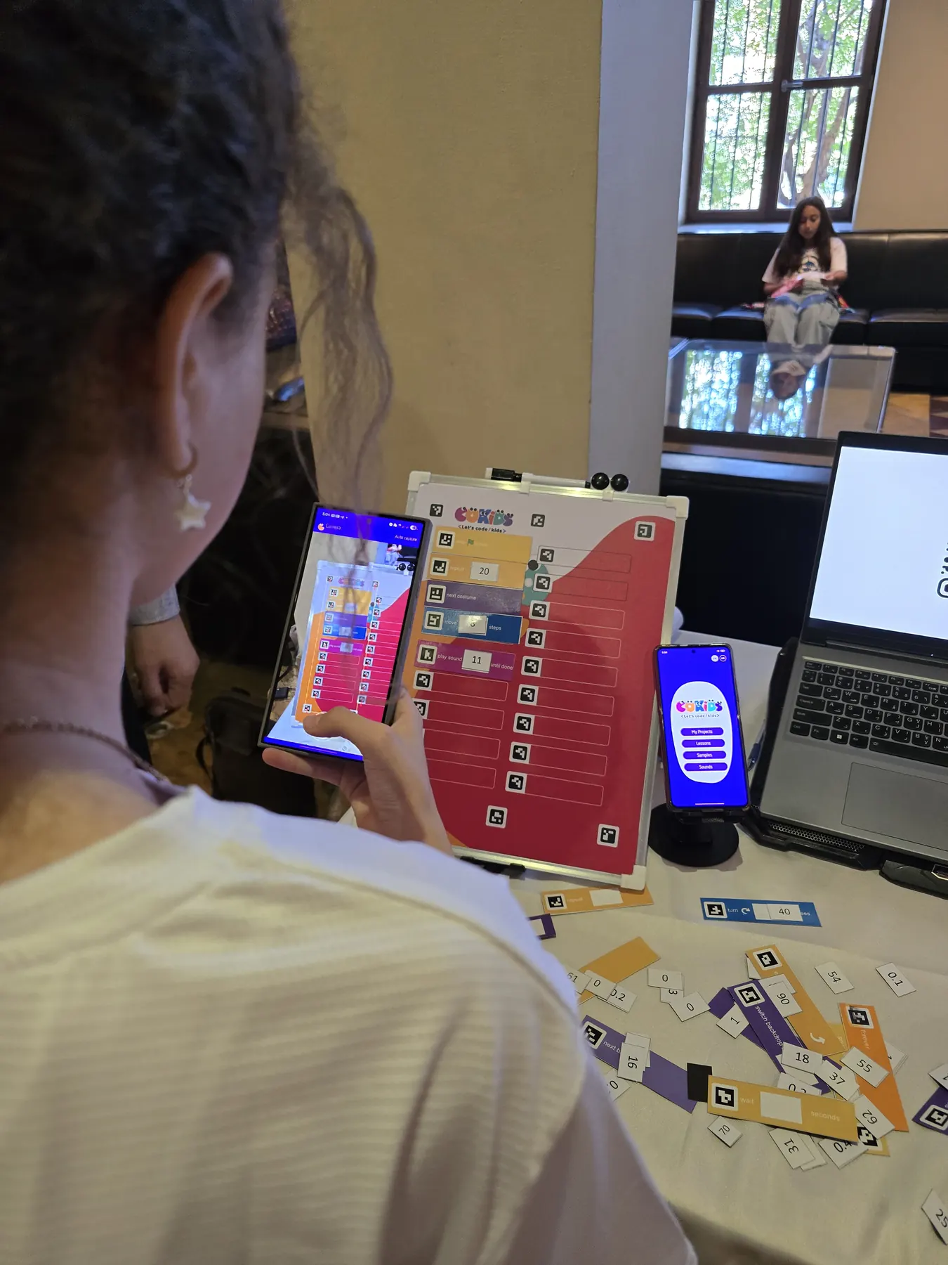 Kids building a program with CoKids cards